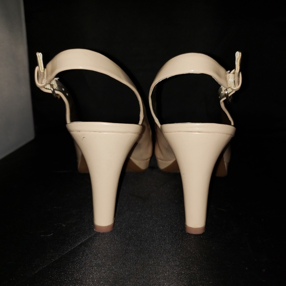 Etienne Aigner Cream Slingback 3" Heels Size 10 - Picture 6 of 8